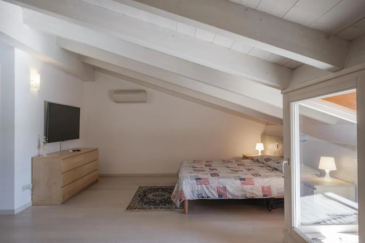 Garda Relax Sirmione - Lake View Apartment 0*,  イタリア