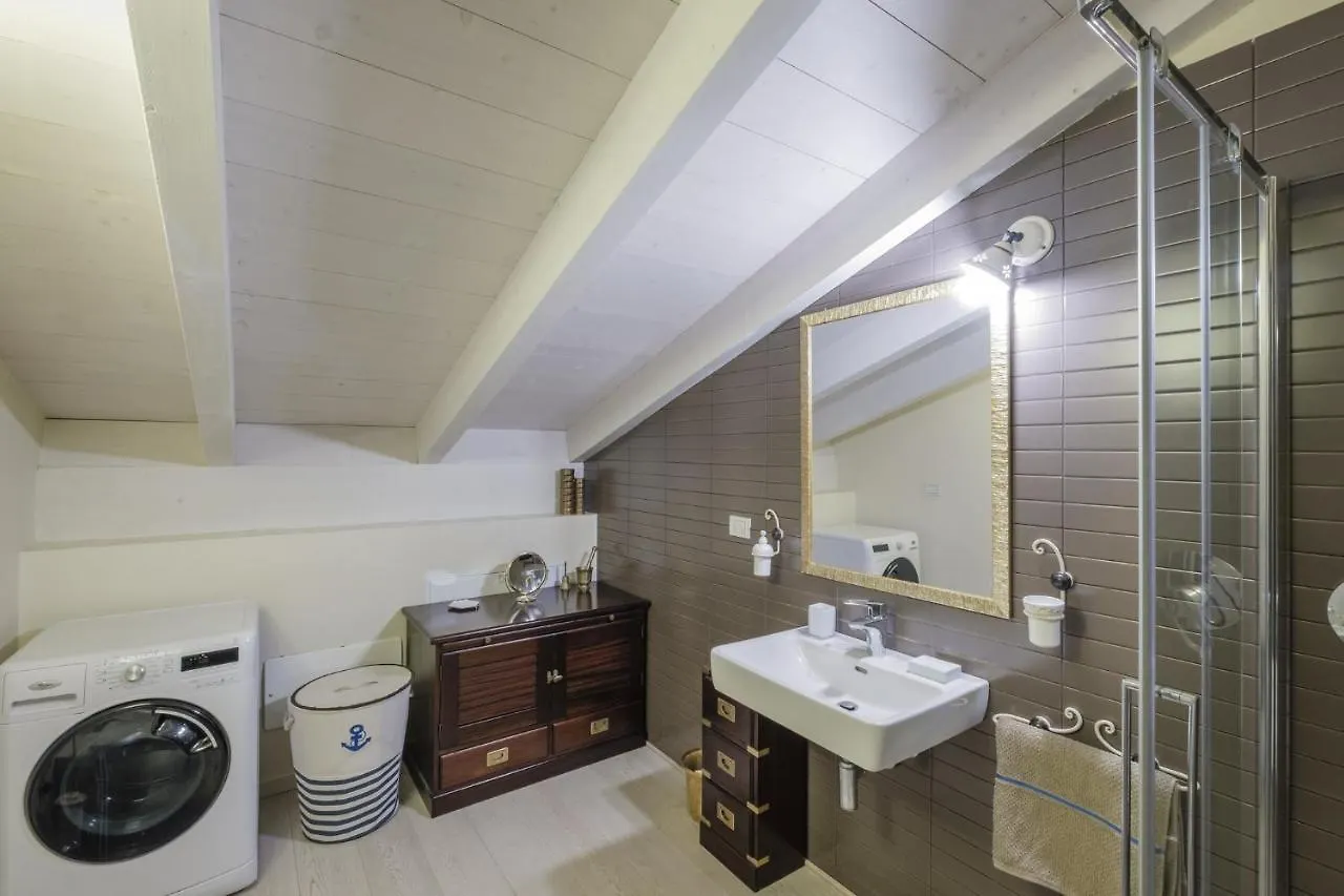 Garda Relax Sirmione - Lake View Apartment 0*,  イタリア